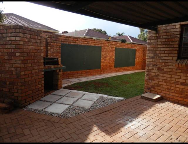 2 BEDROOM TOWNHOUSE RENTED IN WELTEVREDEN PARK